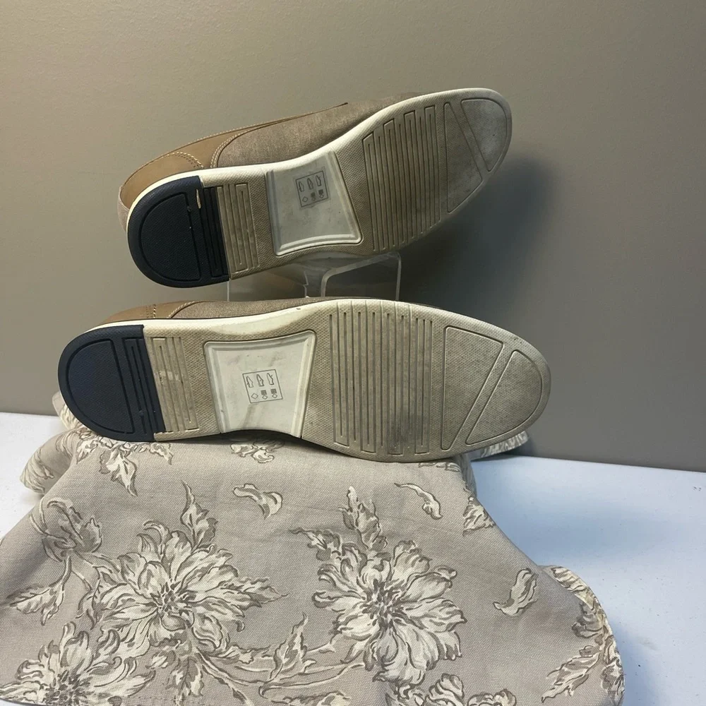 Elegant Men's Beige Derby Shoes